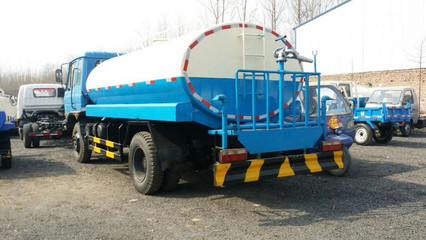 四川自貢市三輪吸糞車(chē)與吸污車(chē) 城市環(huán)境衛(wèi)生的重要工具